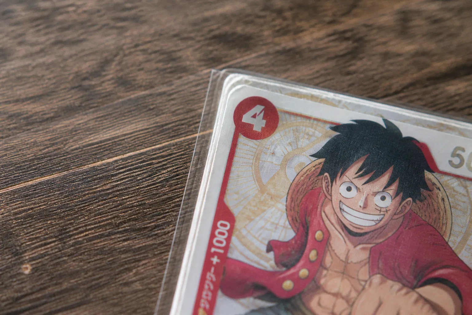 Sleeves trop petites : l'erreur qui a abîmé un deck One Piece